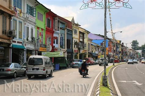 Plaza merdeka ostukeskus on vaid mõneminutilise jalutuskäigu kaugusel. Kuching Main Bazaar and Waterfront Sarawak - Malaysia Asia ...