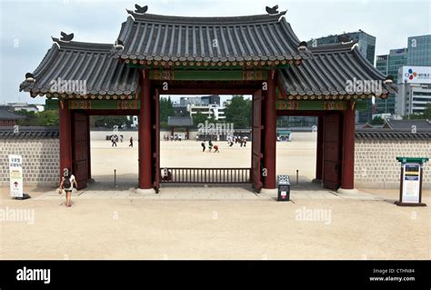 Gyeongbokgung Palace Gate Stock Photo Alamy