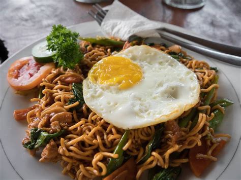 Bali Food Guide: Traditional Balinese Food + Best Bali Restaurants