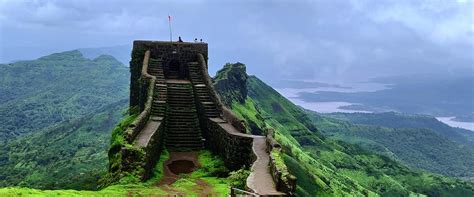 Rajgad Fort Pune Information And Awesome Trekking Experience