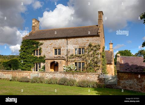 English Farmhouse Warwickshire Stock Photo Alamy