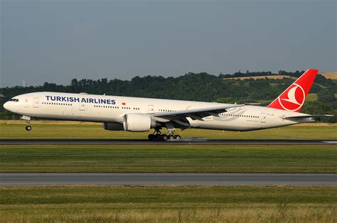 Turkish Airlines Boeing 777 300er Tc Jjn Foto And Bild Luftfahrt
