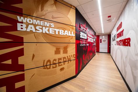 Womens Basketball Revamps Locker Room The Hawk Newspaper