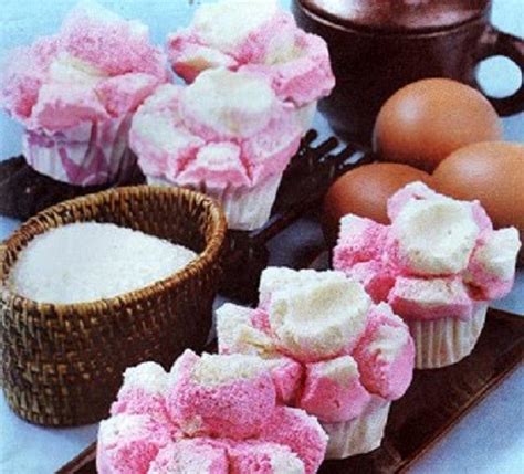 Sajian kue bolu kukus mungkin tak lagi asing ditelinga anda. Resep dan Cara Membuat Kue Bolu Kukus Tanpa Mixer yang ...