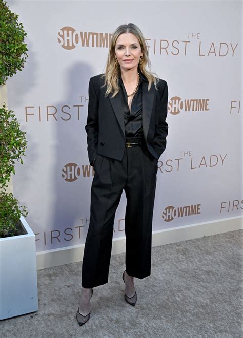 Michelle Pfeiffer 65 Looks Incredibly Youthful As She Goes Makeup