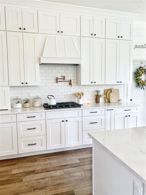 34 Farmhouse White Kitchen Cabinets With Black Hardware Images Woodsinfo