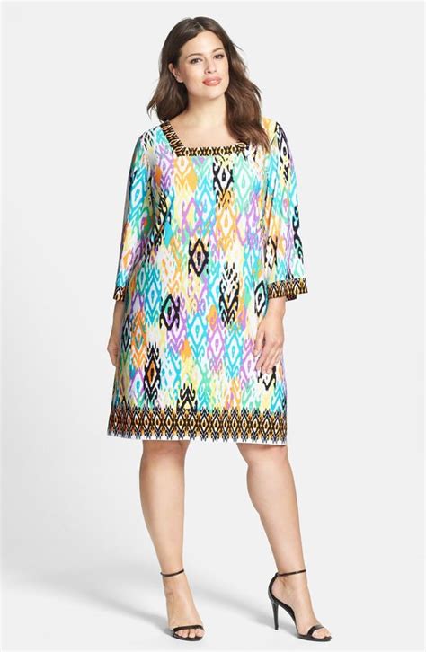 Jika bingung, pilih busana bergaris sesuai dengan bentuk tubuh anda. 41 Model Baju Batik Wanita Gemuk Agar Terlihat Langsing - KlubWanita.com