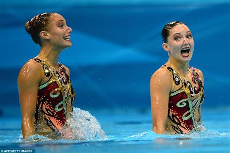 Dancing On Water Stunning Synchronised Swimming Displays Light Up The