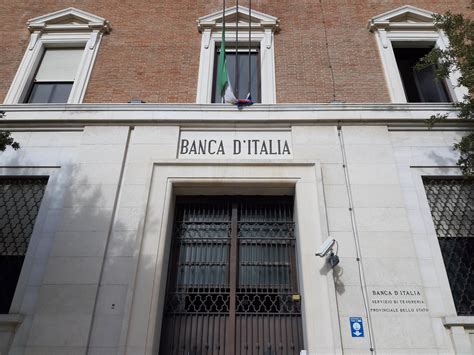 Grafico intraday e storico degli ultimi 10 anni. Matera,permesso di costruire per l'immobile ex Banca d ...