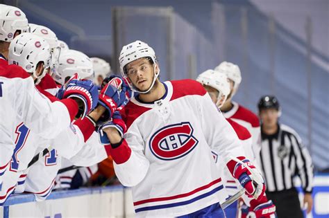 Jesperi kotkaniemi a été l'un des principaux générateurs d'attaque du canadien, mercredi soir, contre les canucks. Jesperi Kotkaniemi progresse | La Presse