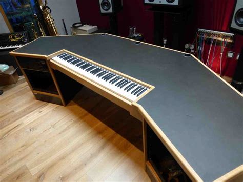 Well, now you know the 7 essential equipment for home recording studios, as well as the importance of home studio desks, it's time to know the feature a studio desk should have. Recording Studio Workstation Desk - Home Furniture Design