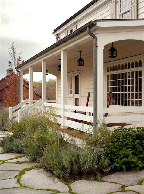 65 Stunning Farmhouse Porch Railing Decor Ideas 3