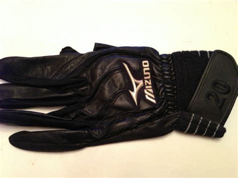Well you're in luck, because here they come. What Pros Wear: Jose Abreu's Mizuno Global Elite Batting Gloves - What Pros Wear