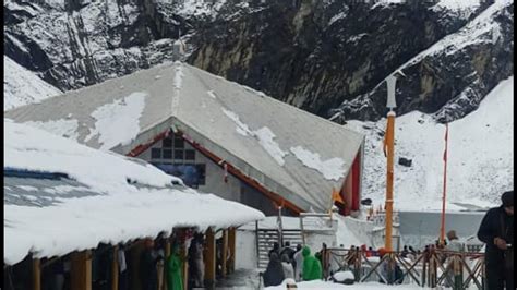 With Spell Of Snow At Hemkund Sahib Over 7000 Pilgrims Stopped From