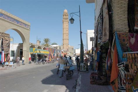 Tunisie Après La Révolution La Ville Touristique De Tozeur Sort Du