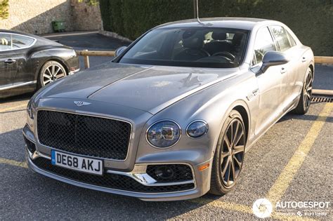 The new flying spur brings every element of bentley's extraordinary dna together in perfect, seamless balance. Bentley Flying Spur 2020 - 13 July 2019 - Autogespot