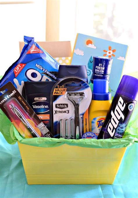 Stumped at what to get your college son, boyfriend or friend for graduation? As 25 melhores ideias de Gifts for college guys no Pinterest