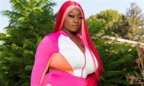 the key elements of the plus size baddie aesthetic hood over hollywood