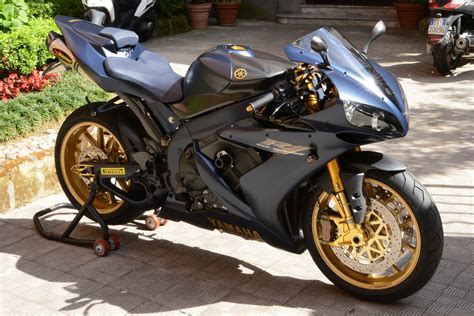 The typical private sale value of a bike in good condition. Yamaha R1 SP 2006 Limited Edition