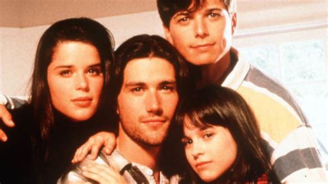 Party Of Five 2020 A Reboot That Justifies Its Existence Amy Lippman