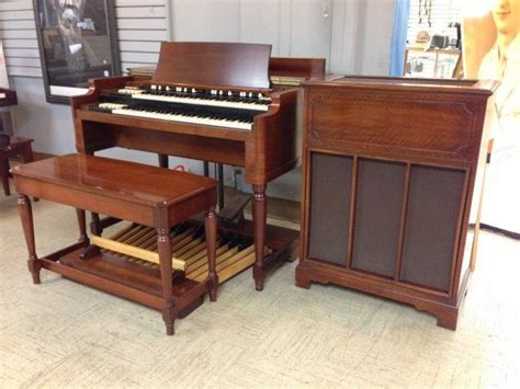 This auction is for what i believe is a 1956 hammond b3 organ. Used Hammond B3 organ with JR-20 tone cabinet. This ...