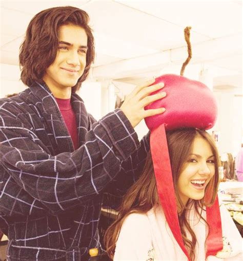 Beck Oliver Avan Jogia Tori Vega Victoria Justice Victorious