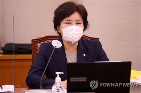 서울의 한 어학원 직원이 배달대행업체 업주에게 공부 못하니까 할 줄 아는 게 배달원밖에 없다는 모욕적인 발언을 쏟아낸. 與 "막말 조수진, 재산누락에도 벌금형…개탄스러운 현실 ...