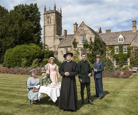 Photo De Nancy Carroll Father Brown Photo Alex Price Mark Williams