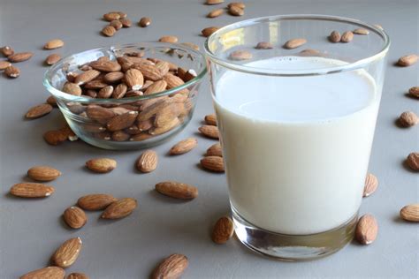 How To Make Your Own Almond Milk In 5 Easy Steps