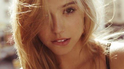 Alexis Ren Women Model Auburn Hair Sensual Gaze Looking At Viewer Long Hair Biting Lip