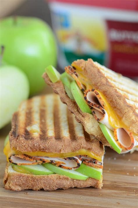 This heart healthy turkey panini is the perfect meal for turkey leftovers! Apple, Cheddar and Turkey Panini - Dan330