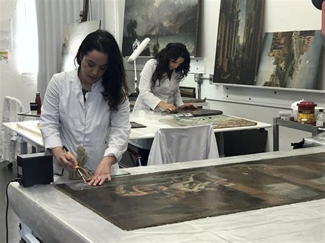 how to know whether an art conservator is qualified