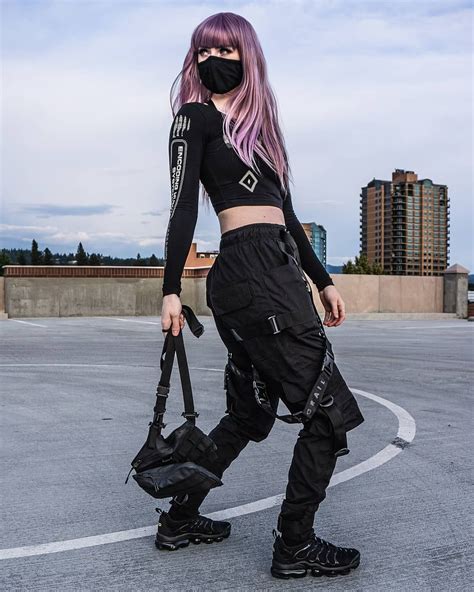 techwear fits on instagram “techwear fit by agent006400 follow her for more stylish pics🖤