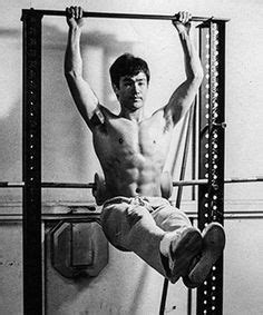 Old Time Actors Weight Lifting Working Out Google Search Bruce Lee Body Bruce Lee Art Bruce