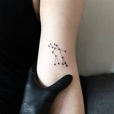 Simple gemini symbol with a hint of sparkle. 220+ Gemini Tattoo Designs (2021) Horoscope, Zodiac ...