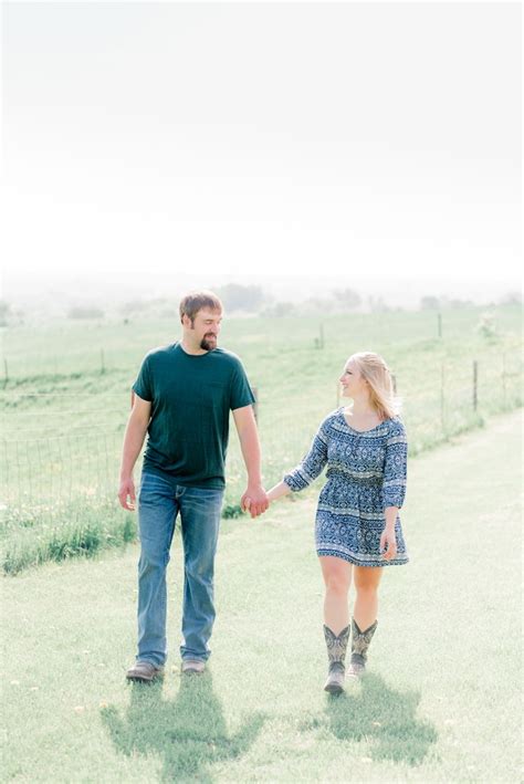 Engagement Pictures In The Country Rustic Engagement Picture Ideas