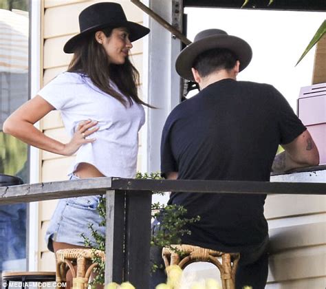 Home And Aways Pia Miller And Partner Visit Byron Bay Daily Mail Online