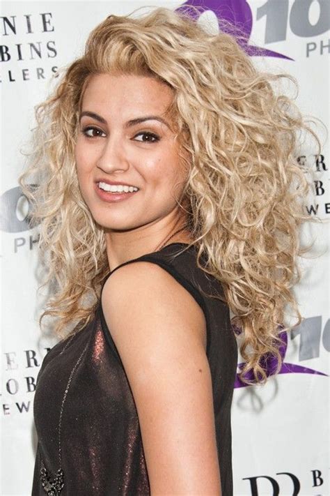 Obsessed With Tori Kelly S Hair Hair Goal Lol Long Curly Haircuts