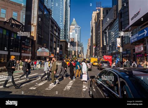 Pedestrian Crossing In Midtown Manhattan New York City Usa Stock