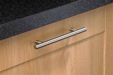 In a kitchen with simple, streamlined cabinets, modern hardware with squared edges or slim, tubular pulls complement the clean look of contemporary cabinetry. bol.com | RVS Handgreep Handvat - Keuken Handgrepen ...