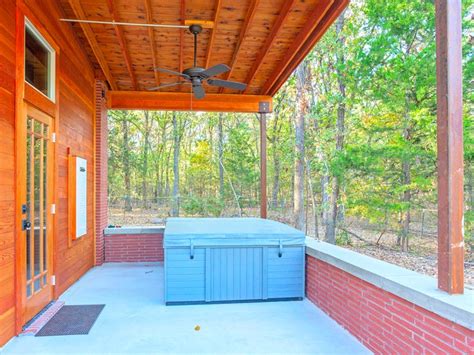 Vrbo escape the city to the extraordinary treehouse dallas this exquisite, handcrafted home is one of my dallas favorites , and it's even the most wishlisted rental in texas ! Cabin with Hot Tub | Dallas, Texas | Glamping Hub