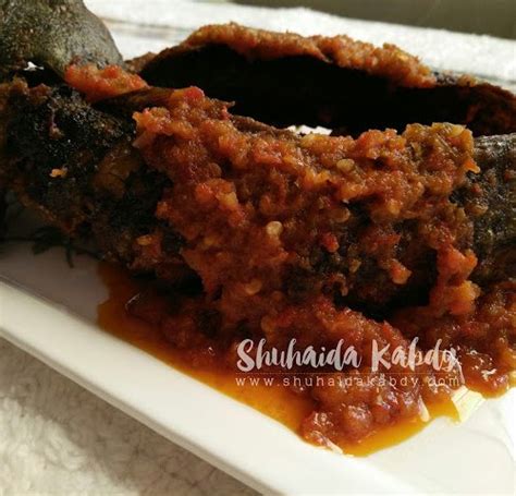 Ikan keli sedap digoreng terlebih dahulu. Ikan Keli Sambal Berlado