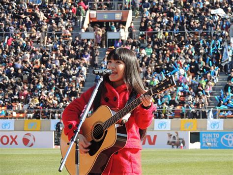 3:41 jirows 8 466 просмотров. miwa 高校サッカー決勝戦の舞台で涙誘うバラード熱唱 | Daily News ...