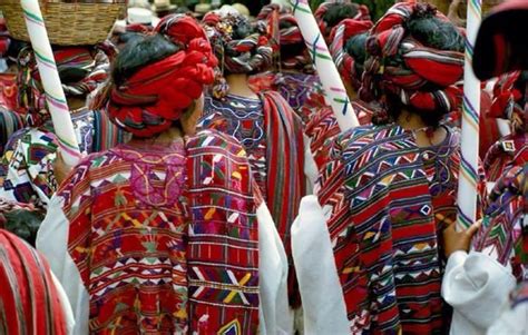 Trajes Tipicos De Nebaj El Quiche Foto Por Edgar Lopez Rodriguez L S Lo Lo Mejor De Guatemala