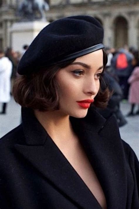 How To Wear The French Beret Like A Cute French Girl Short Hair Styles Taylor Lashae