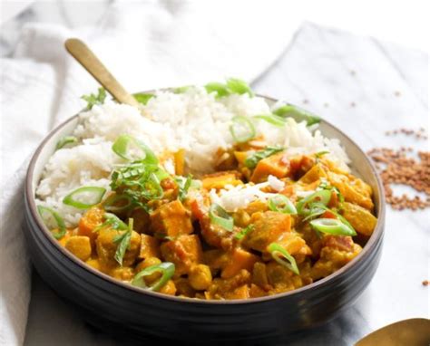 Delicious And Spicy Chicken Crockpot Curry Recipe To Make At Home