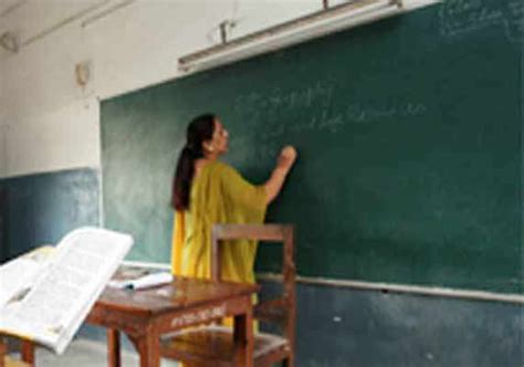 Bihar Teacher Fails To Name Indias President Faces Probe India News