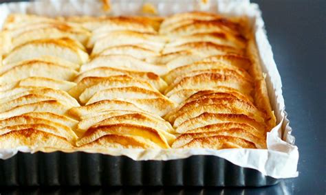 Ce loup rencontre différents personnages de conte et trouve petit à petit tous les ingrédients nécessaires au gâteau aux pommes de tatie rosette Tarte aux pommes MAISON ET FACILE par Pretty Chef