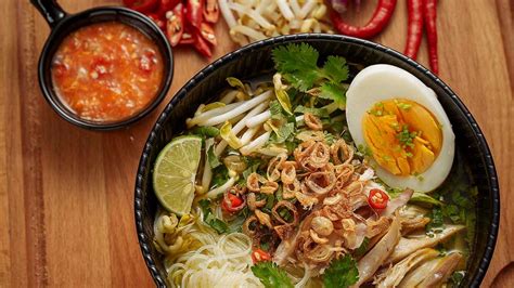 Bring the soup up to boil and lower temperature to a simmer for 30 minutes. Soto ayam, Indonesian chicken soup with noodles - KLICK SPICE