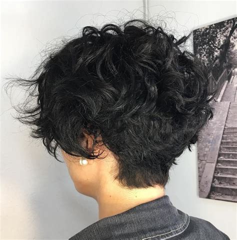 To recreate this look, work a light blow dry lotion through the ends of damp hair. 60 Most Delightful Short Wavy Hairstyles | Wavy haircuts ...